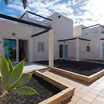Homeforguest 15 Con Terraza Y Piscina En