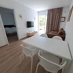 Apartment Homeforguest 15 Con Terraza Y Piscina En *