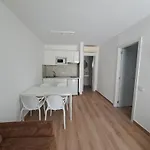 Homeforguest 15 Con Terraza Y Piscina En *