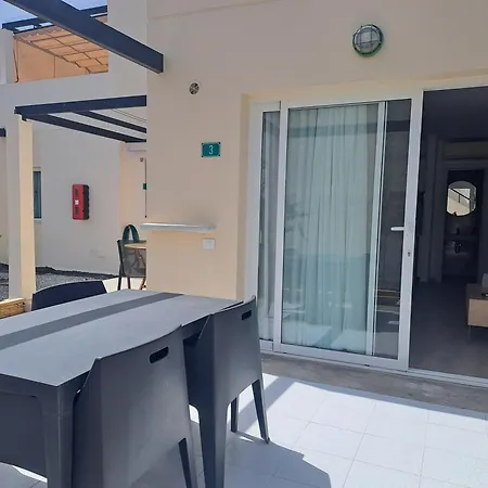 Daire Homeforguest 15 Con Terraza Y Piscina En