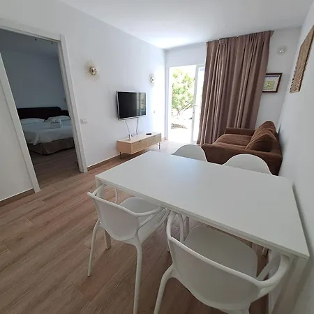 Daire Homeforguest 15 Con Terraza Y Piscina En *