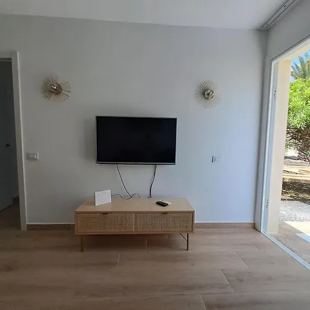 Daire Homeforguest 15 Con Terraza Y Piscina En Corralejo