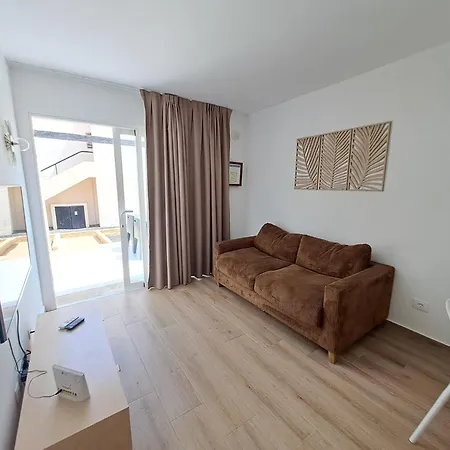 Homeforguest 15 Con Terraza Y Piscina En * 科拉雷侯