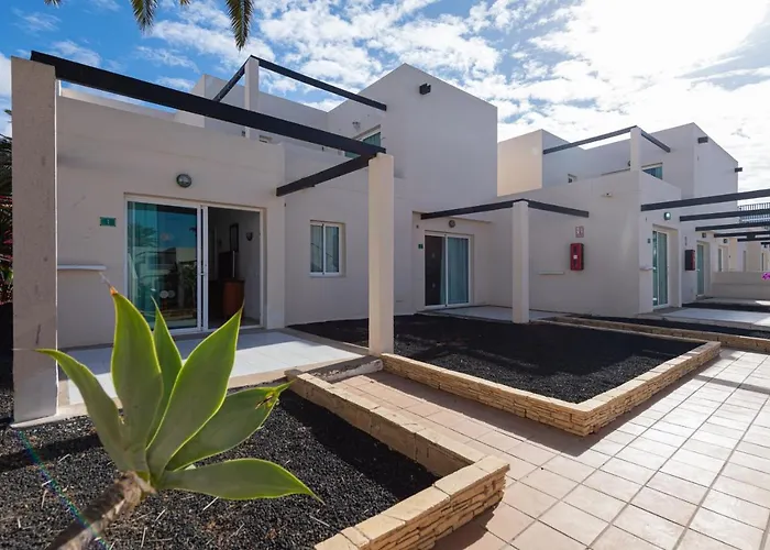 Homeforguest 15 Con Terraza Y Piscina En