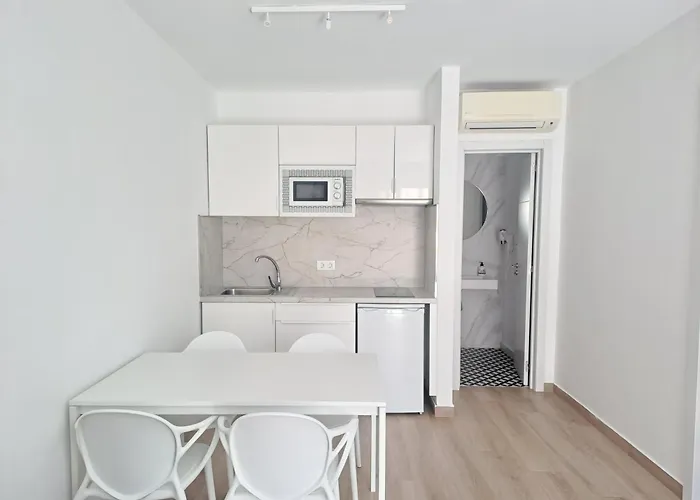 דירה Homeforguest 15 Con Terraza Y Piscina En קורלחו