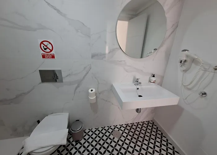 Homeforguest 15 Con Terraza Y Piscina En קורלחו