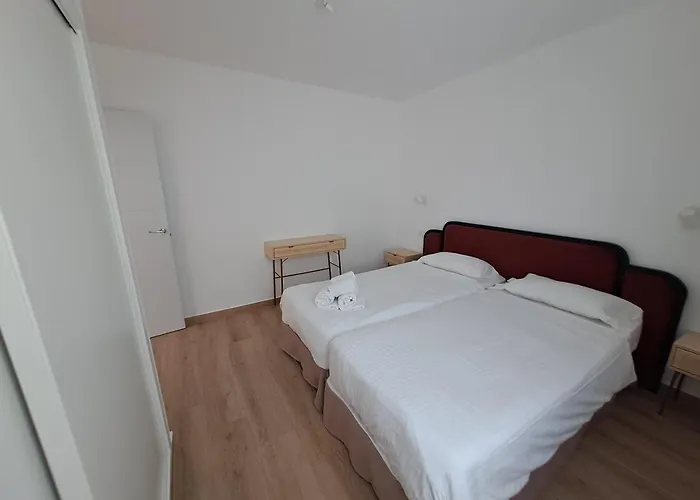 Homeforguest 15 Con Terraza Y Piscina En דירה קורלחו