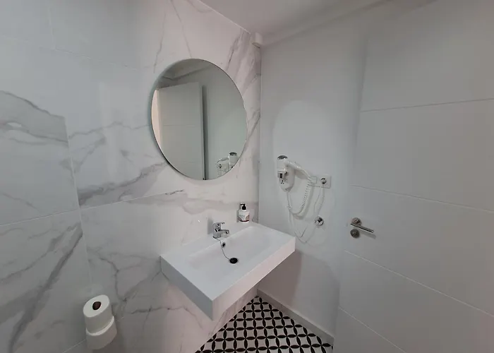 דירה Homeforguest 15 Con Terraza Y Piscina En קורלחו