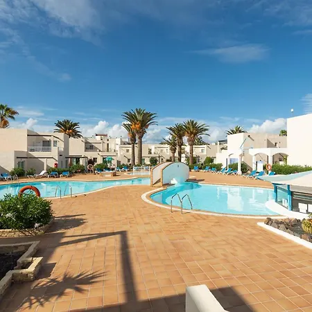 Homeforguest 15 Con Terraza Y Piscina En *