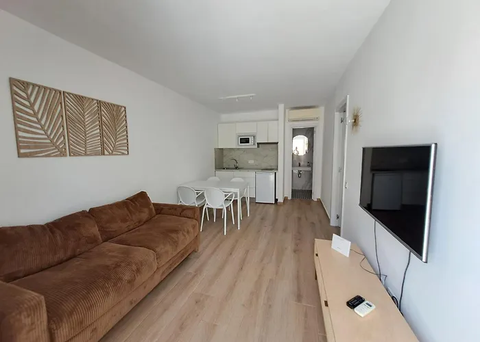 Apartment Homeforguest 15 Con Terraza Y Piscina En