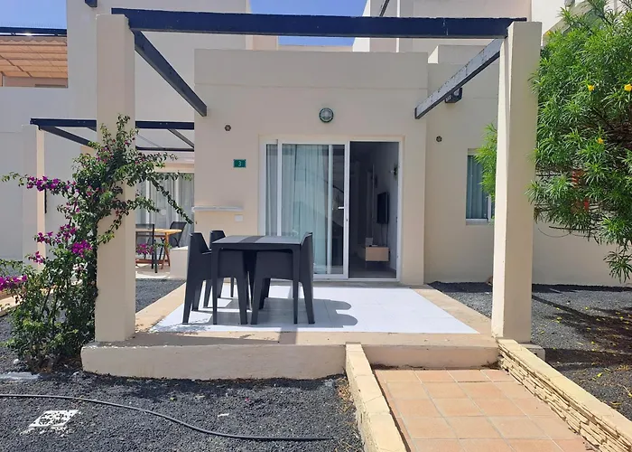 Homeforguest 15 Con Terraza Y Piscina En