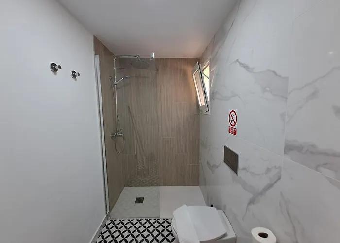 Apartment Homeforguest 15 Con Terraza Y Piscina En