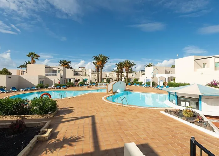 Homeforguest 15 Con Terraza Y Piscina En *